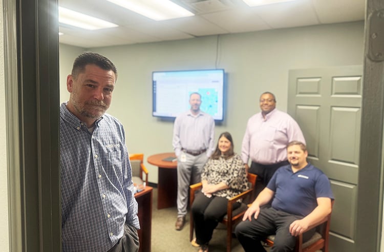 rr_Hisdoorsalwaysopen