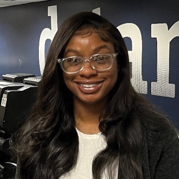 rr_LeahLewisheadshot