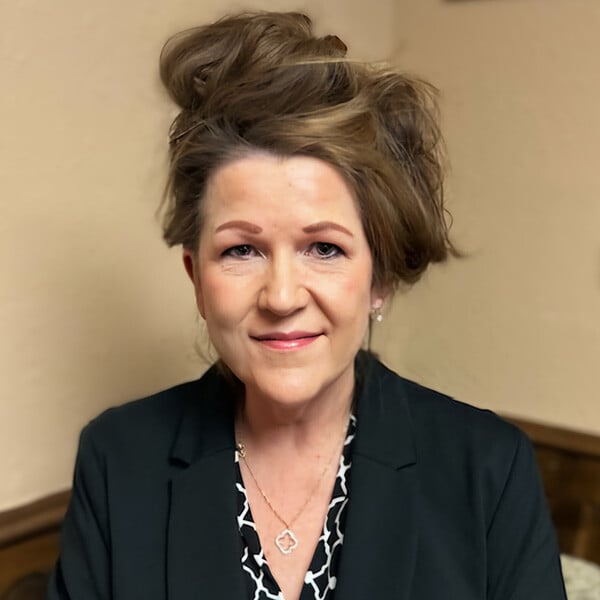 rr_LisaSealeheadshot