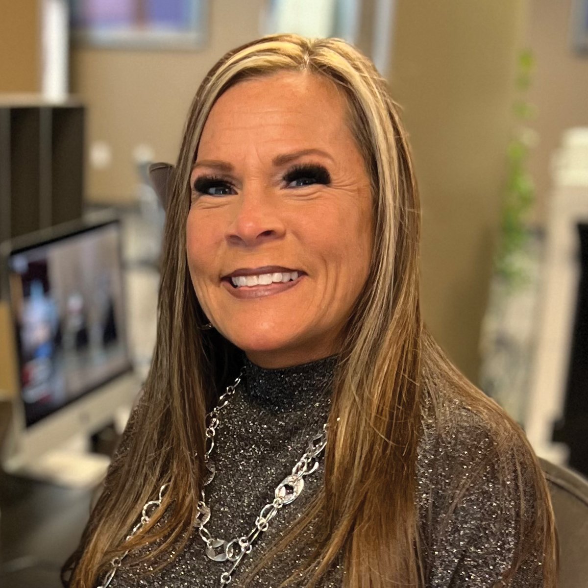 rr_MoniqueSineniheadshot